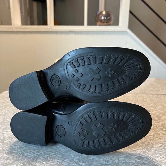 Aquatalia black knee high woven and leather, lug sole riding boots. Sz 7.5 - Picture 10 of 11